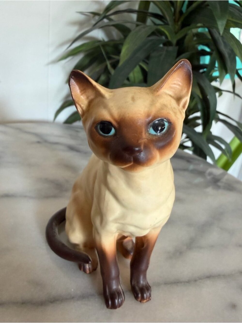 Vintage Siamese Cat Sculpture Blue Eyes Figurine Cats Art Trinket mcm Japan 60s - Picture 2 of 9